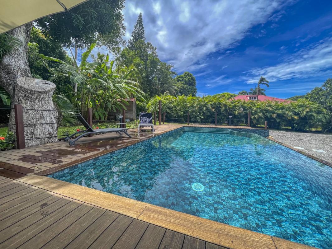5. Location villa piscine proche plage Deshaies Guadeloupe_Piscine